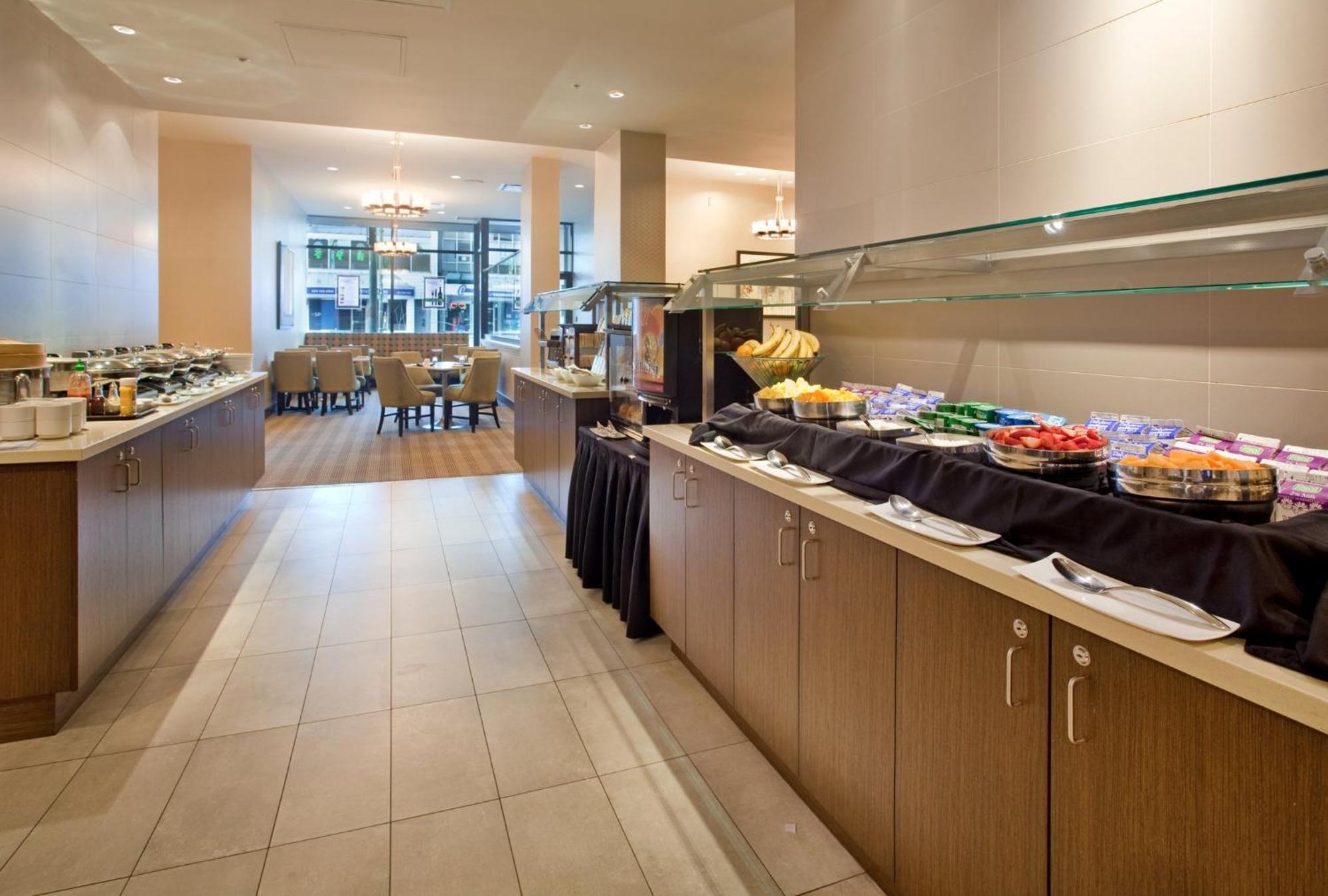 Holiday Inn Vancouver-Centre Broadway By Ihg Dış mekan fotoğraf